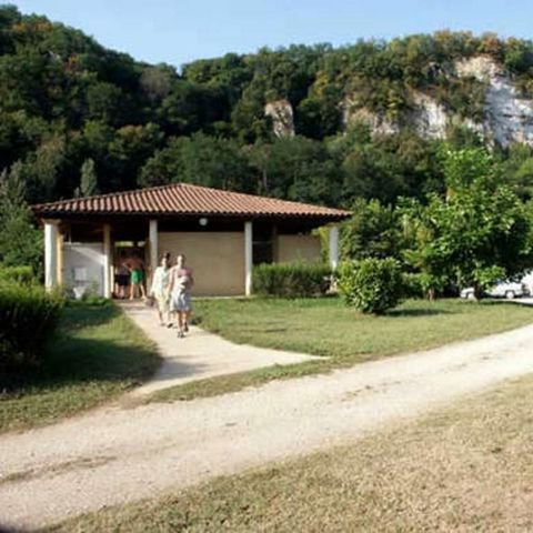 EMPLACEMENT - Emplacement + camping-car 2 personnes