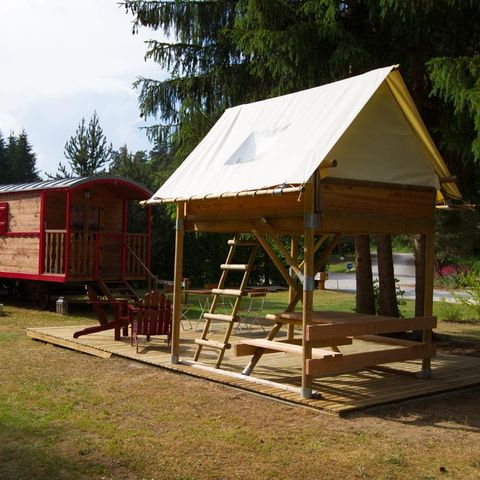 UNUSUAL ACCOMMODATION 6 people - ROBINSON with tent on stilts