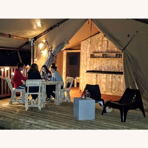 CANVAS AND WOOD TENT 4 people - LUXURY RIVERFRONT LODGE