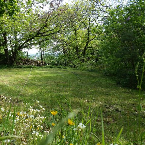 EMPLACEMENT - Emplacement nu pour tente ou caravane NATURE belle vue