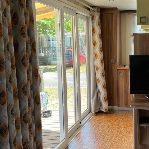 MOBILHOME 5 personnes - Mobil-home | Classic XL | 2 Ch. | 4/5 Pers. | Terrasse surélevée | 2 SDB | TV