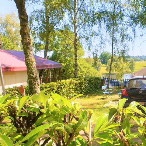 Stellplatz - Pauschale Privilège mit Seeblick ( 1 Zelt, Wohnwagen oder Wohnmobil / 1 Auto / Strom 10A / Seeblick)