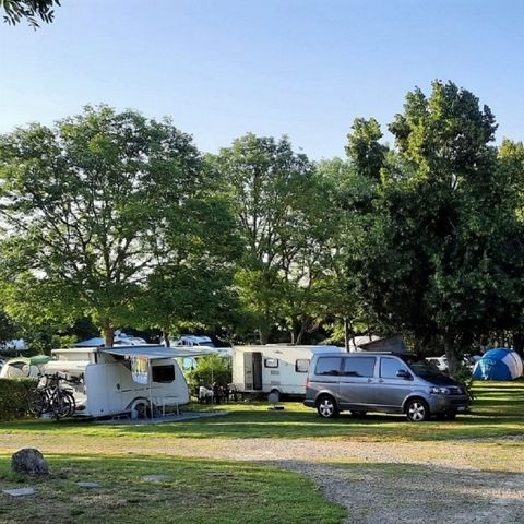 EMPLACEMENT - Forfait 1 caravane ou 1 camping-car L Inf 6m