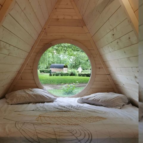 HÉBERGEMENT INSOLITE 3 personnes - Cabane en bois avec terrasse (2 adultes + 1 enfant)