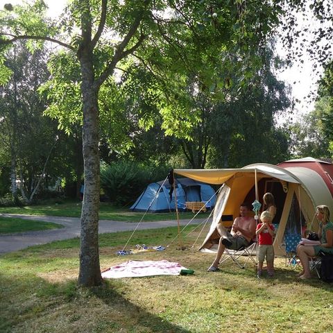 PARCELA - Paquete naturaleza (1 tienda, caravana o autocaravana / 1 coche)