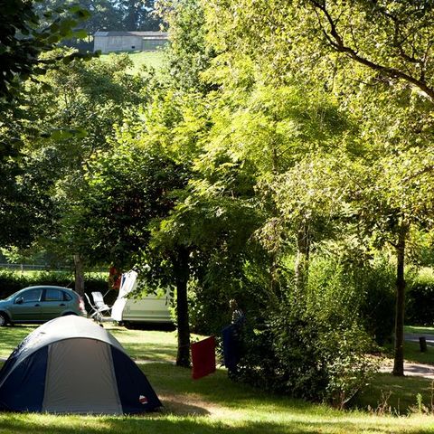 PARCELA - Paquete naturaleza (1 tienda, caravana o autocaravana / 1 coche)