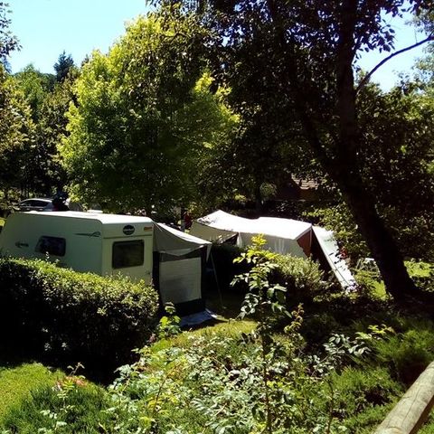 PARCELA - Paquete naturaleza (1 tienda, caravana o autocaravana / 1 coche)