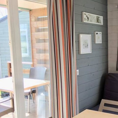 Chalet 4 personen - PREMIUM 36m² (2 kamers) met een overdekt terras van 6m²