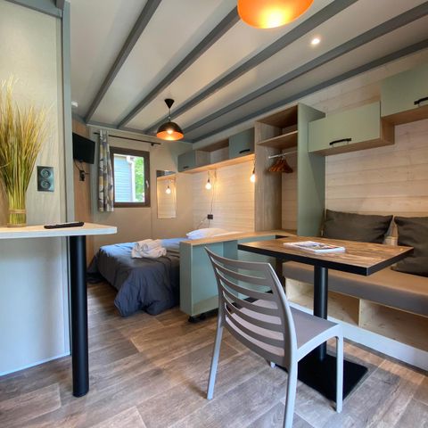 Chalet 2 personen - PREMIUM 24m² (1 slaapkamer in de woonkamer) inclusief overdekt terras + TV