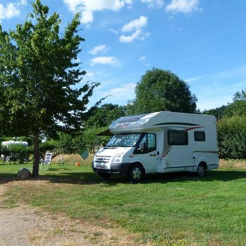 PARZELLE - Stellplatz grand-fort -Wohnwagen und Wohnmobil