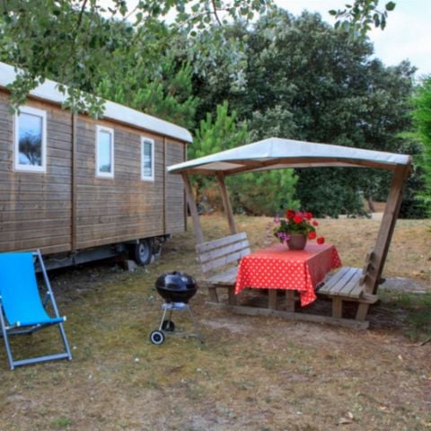 UNUSUAL ACCOMMODATION 4 people - ROULOTTE - 2 BEDROOMS - 2/4 PERSONS