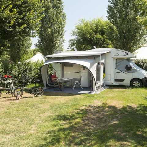 EMPLACEMENT - Emplacement > 100m² ( 1 tente ou 1 caravane + 1 véhicule ou 1 camping-car )