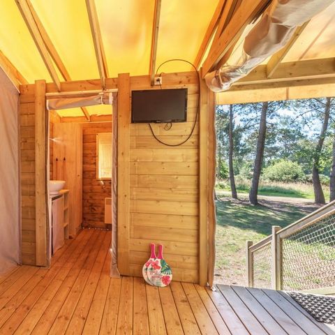 UNUSUAL ACCOMMODATION 5 people - INSOLITE 25-2 (Cabane sur pilotis Ecologe); max 4 adults (Bunk beds) TV