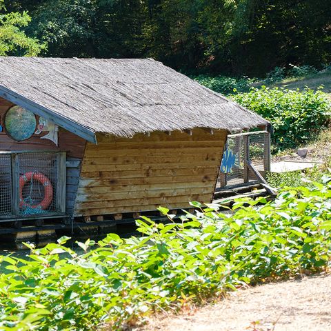 HÉBERGEMENT INSOLITE 4 personnes - Cabane Flottante Ariel