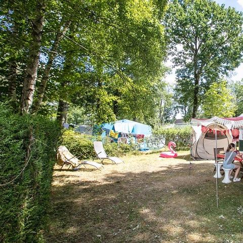 STAANPLAATS - Duopakket: 1 auto + tent, caravan of camper