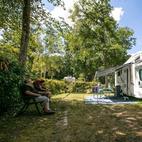 STAANPLAATS - Duopakket: 1 auto + tent, caravan of camper