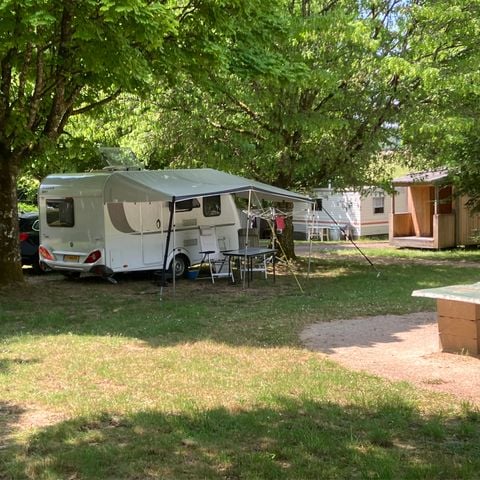 PIAZZOLA - 2 persone + tenda-auto o roulotte-auto o camper + elettricità