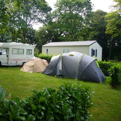 PARZELLE - Stellplatz Natur Camping Zelt, Wohnwagen, Wohnmobil - Fläche >100m² MAXI 4 PERS.