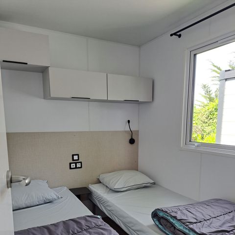 Stacaravan 4 personen - Nieuwe stacaravan met 2 slaapkamers (104,105,106)