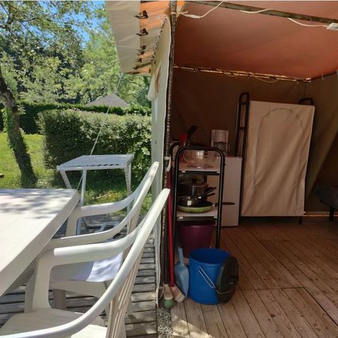 BungalowTent 4 personen - 16 m² zonder sanitair