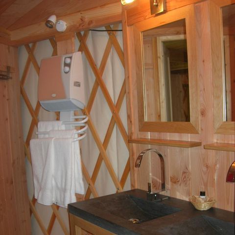 SISTEMAZION ATIPICHE 2 persone - Moderna yurta per 2 persone inclusa, yurta per 4 persone disponibile a pagamento presso il campeggio.