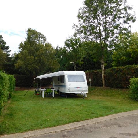 STAANPLAATS - 1 Tent of 1 Camper of 1 Caravan + voertuig (zonder elektriciteit)