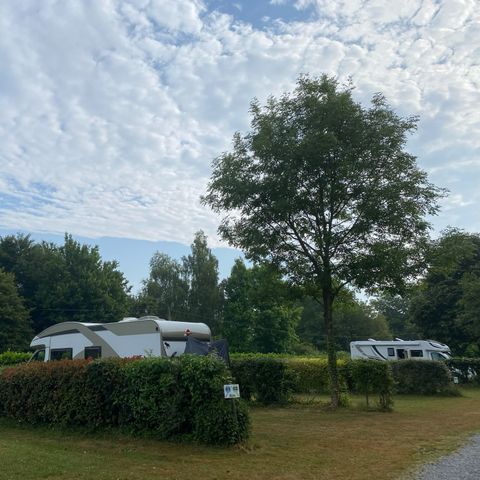 PIAZZOLA - 1 tenda o 1 camper o 1 roulotte + veicolo (senza elettricità)