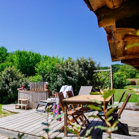 HÉBERGEMENT INSOLITE 4 personnes - Cabane de Trappeur avec spa