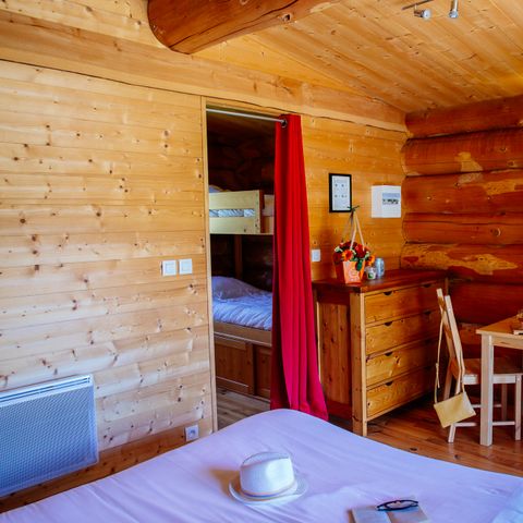 HÉBERGEMENT INSOLITE 4 personnes - Cabane de Trappeur avec spa