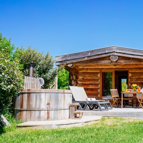 HÉBERGEMENT INSOLITE 4 personnes - Cabane de Trappeur avec spa