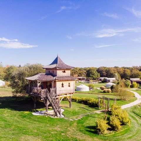 UNUSUAL ACCOMMODATION 6 people - Cabane - Perched temple with spa