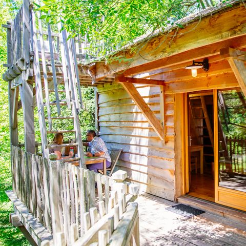 HÉBERGEMENT INSOLITE 5 personnes - Cabane dans les arbres - Palombière