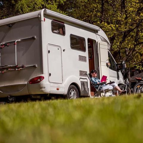 PIAZZOLA - (roulotte o camper / 1 auto + 1 tenda) + elettricità