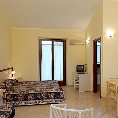 APARTMENT 3 people - 32sqm brick-built studio with veranda