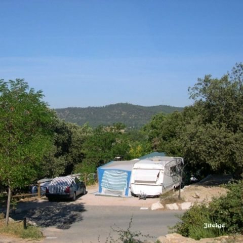 EMPLACEMENT - Forfait tente, caravane ou camping-car + véhicule + électricité 10 Amp.