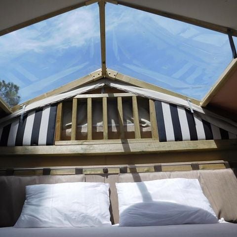 TENTE TOILE ET BOIS 2 personnes - MINI LODGE TENT (sans sanitaire) équipée d'un petit réfrigérateur