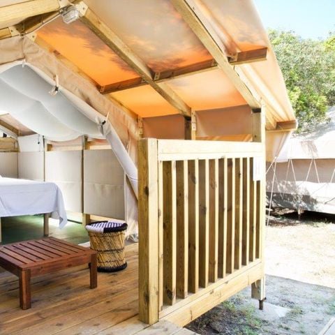 TENTE TOILE ET BOIS 2 personnes - MINI LODGE TENT (sans sanitaire) équipée d'un petit réfrigérateur