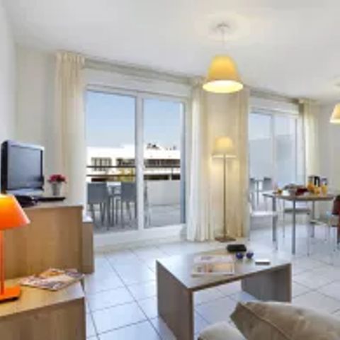 APARTMENT 6 people - 3-room flat for 6 people Air-conditioned duplex apartment with pool view