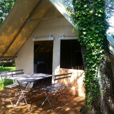 CANVAS AND WOOD TENT 5 people - The Amazon (without sanitary facilities)