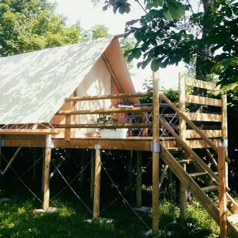 UNUSUAL ACCOMMODATION 2 people - La Canadienne on stilts (without sanitary facilities)