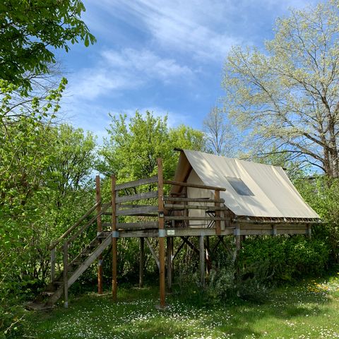 UNUSUAL ACCOMMODATION 2 people - La Canadienne on stilts (without sanitary facilities)