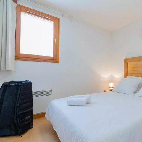 APARTMENT 7 people - 2-room flat + mountain corner sleeps 7 with piste view