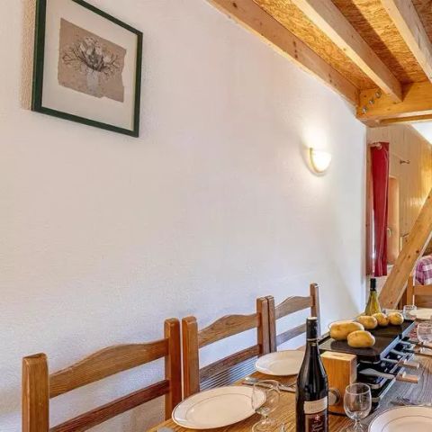 APARTMENT 8 people - 2-room flat with mezzanine + mountain area, sleeps 8