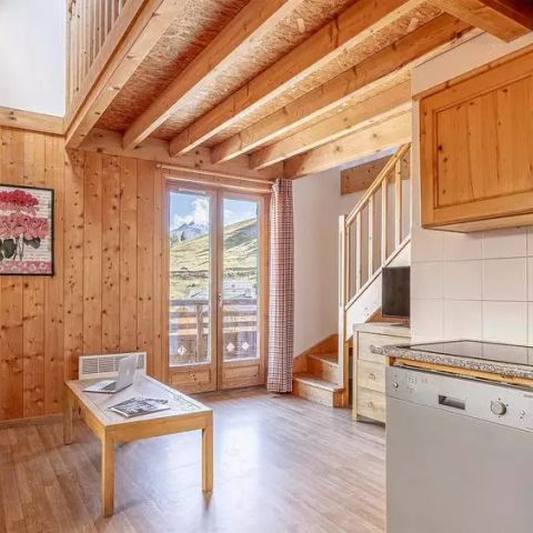 APARTMENT 8 people - 2-room flat with mezzanine + mountain area, sleeps 8