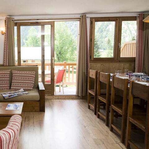 APARTMENT 6 people - 2-room flat + cabin area sleeps 6