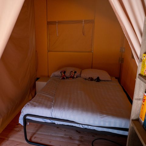 CANVAS AND WOOD TENT 6 people - incl. private sanitary unit