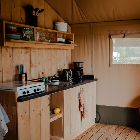 CANVAS AND WOOD TENT 4 people - including sanitary facilities