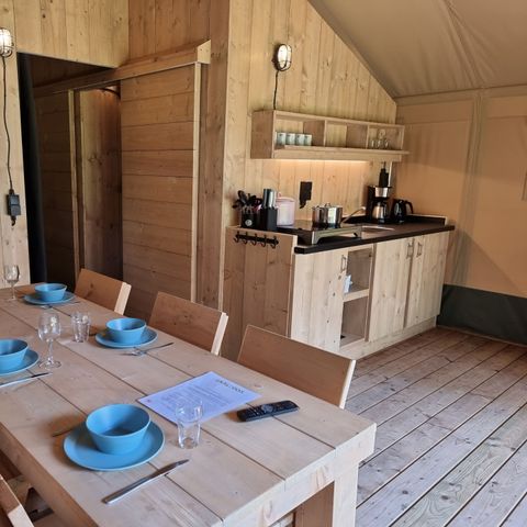 CANVAS AND WOOD TENT 5 people - including sanitary facilities