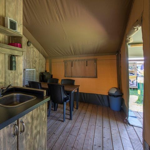 CANVAS AND WOOD TENT 4 people - including sanitary facilities