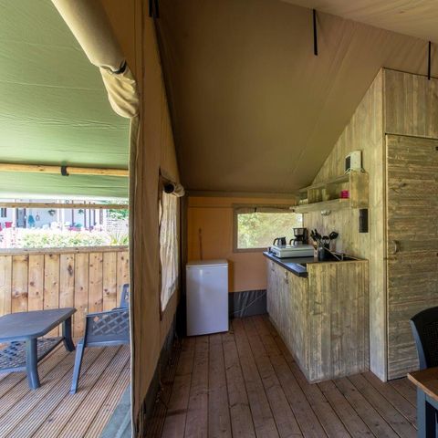 CANVAS AND WOOD TENT 4 people - including sanitary facilities